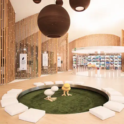 Single tienda_Mosaico_Interior tienda madrid.webp - Pangea Viajes